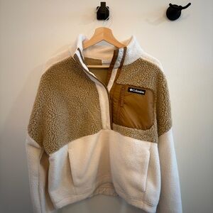 Columbia Women’s Two-Tone Fleece Jacket in Cream and Tan